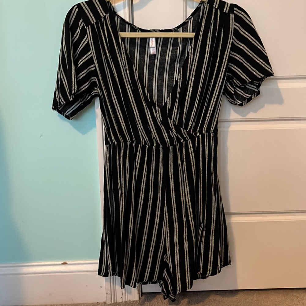 xs black white striped romper